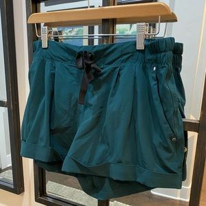 Lululemon casual cuffed green shorts.